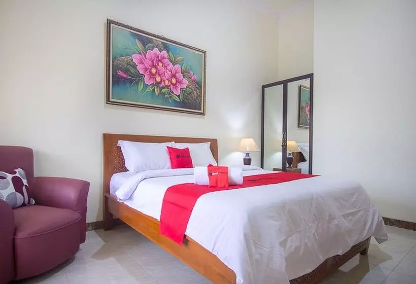 Hotel Reddoorz Plus @ Pancer Door Beach