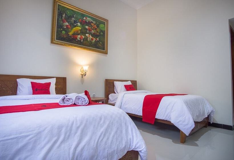 ホテル Reddoorz Plus @ Pancer Door Beach