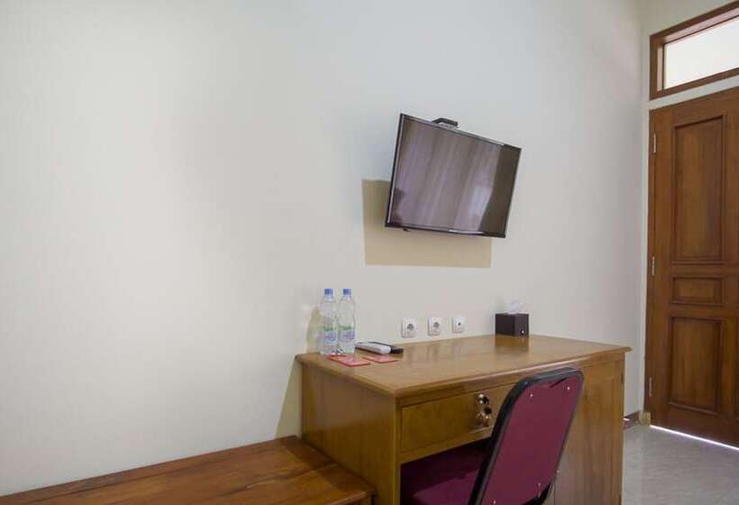 ホテル Reddoorz Plus @ Pancer Door Beach