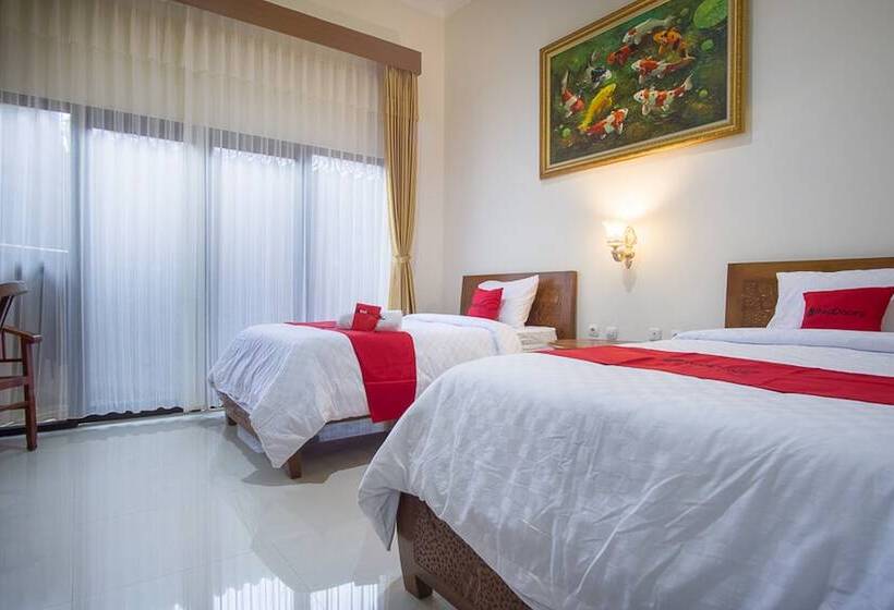 ホテル Reddoorz Plus @ Pancer Door Beach