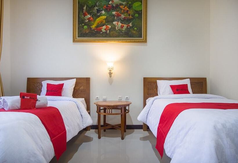 ホテル Reddoorz Plus @ Pancer Door Beach