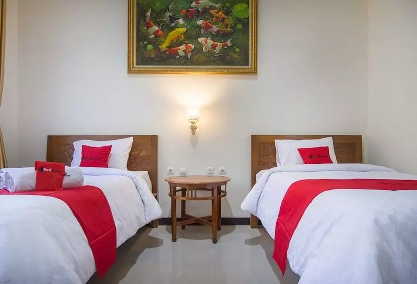 Hotel Reddoorz Plus @ Pancer Door Beach