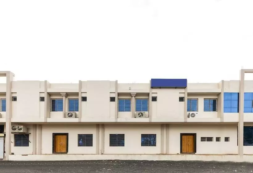 ホテル Tirupati Palace