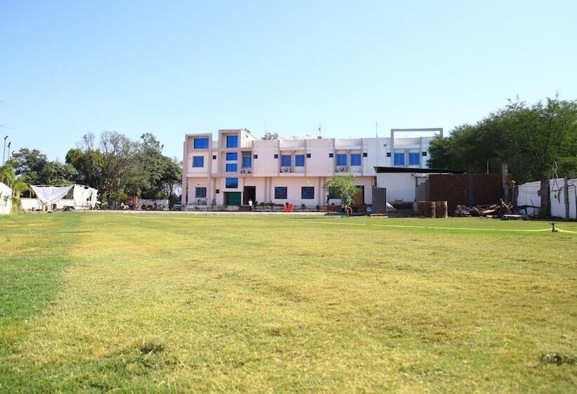 Отель Tirupati Palace