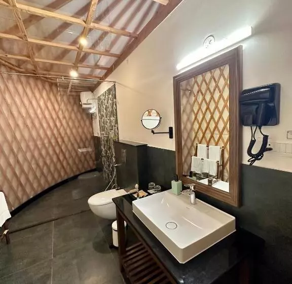 リゾートホテル Machaan Wilderness Lodge Nagarahole