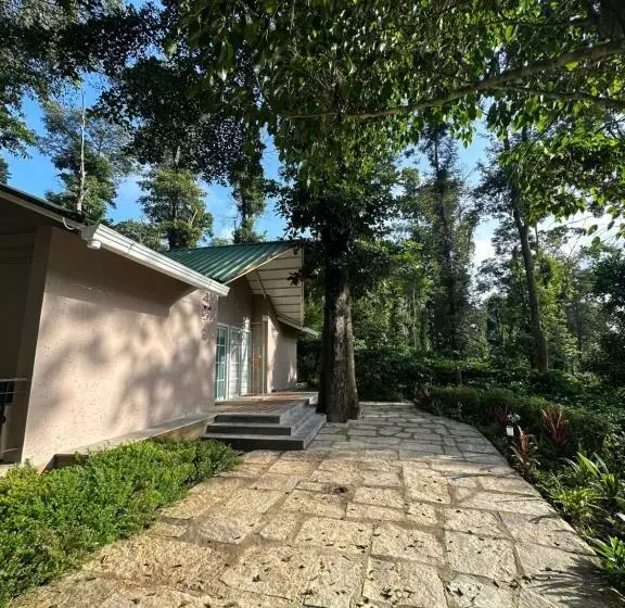 リゾートホテル Machaan Wilderness Lodge Nagarahole