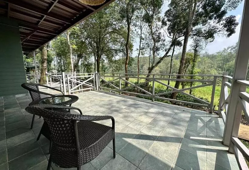 リゾートホテル Machaan Wilderness Lodge Nagarahole