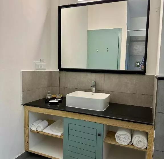 リゾートホテル Machaan Wilderness Lodge Nagarahole