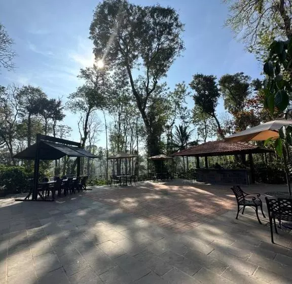 リゾートホテル Machaan Wilderness Lodge Nagarahole