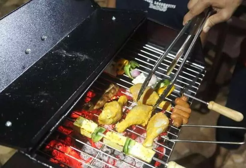 リゾートホテル Sadabahar Moments   Hostel