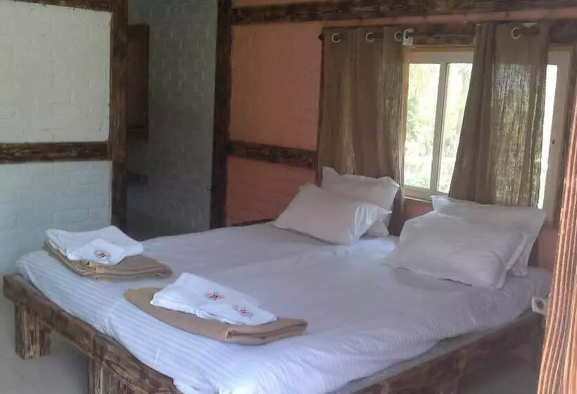 リゾートホテル Sadabahar Moments   Hostel