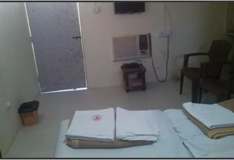 リゾートホテル Sadabahar Moments   Hostel