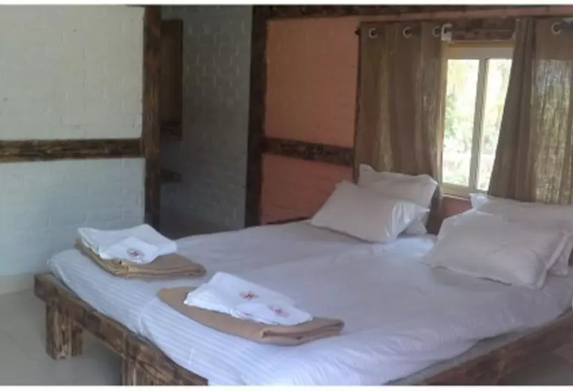 リゾートホテル Sadabahar Moments   Hostel