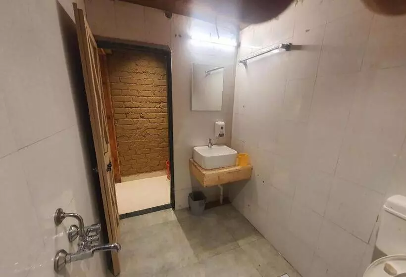 リゾートホテル Sadabahar Moments   Hostel
