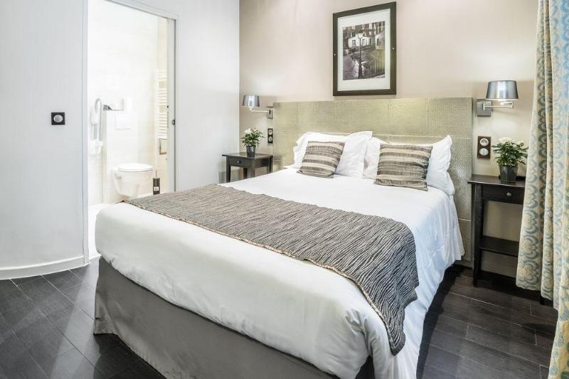 هتل Chabrol Opera