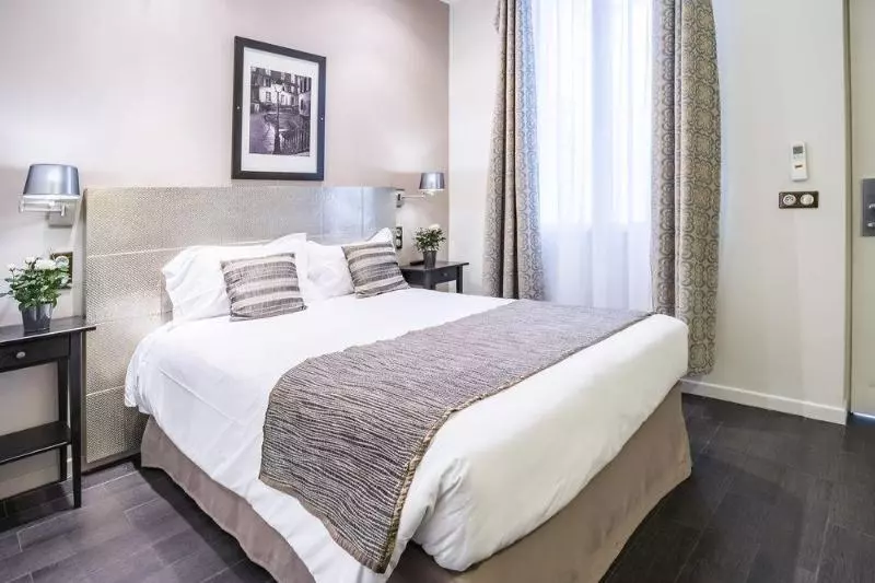 ホテル Chabrol Opera