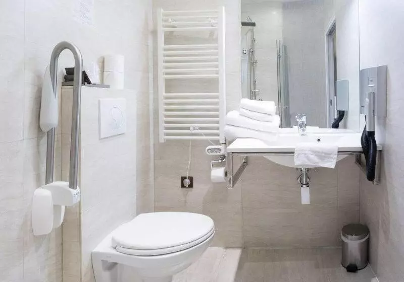 ホテル Chabrol Opera