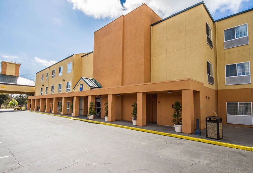 בית מלון כפרי Comfort Inn & Suites Oakland