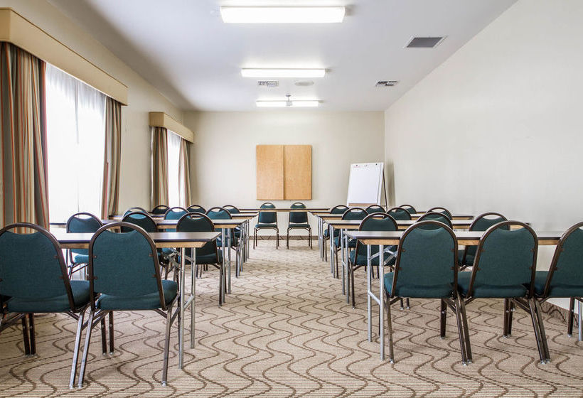 בית מלון כפרי Comfort Inn & Suites Oakland