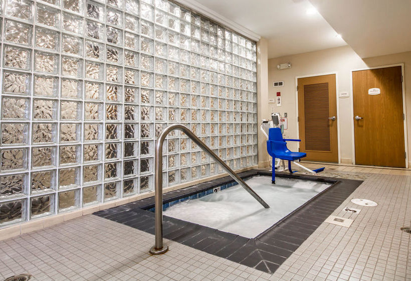 בית מלון כפרי Comfort Inn & Suites Oakland