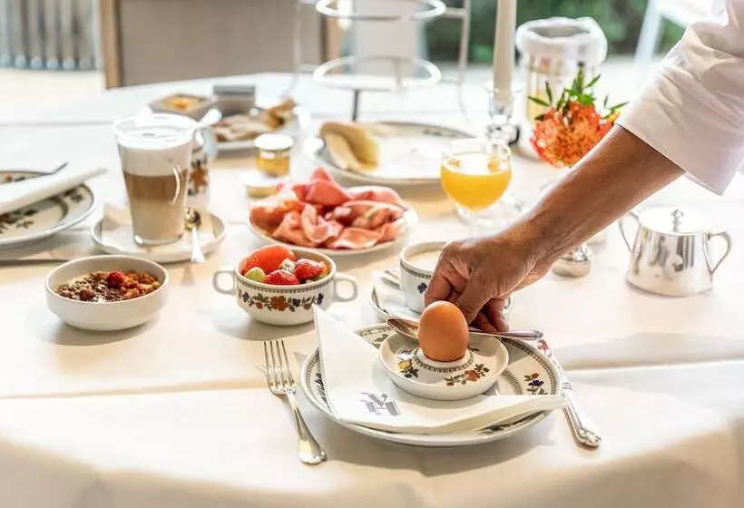 Отель Manoir Du Dragon