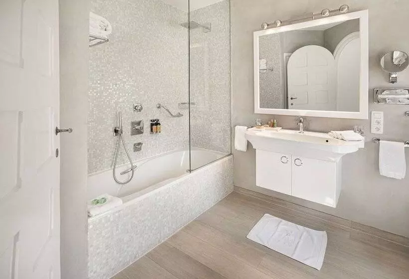 Отель Manoir Du Dragon