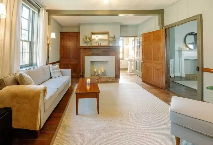 Aamiaismajoitus (B&B) The Crossroads Inn