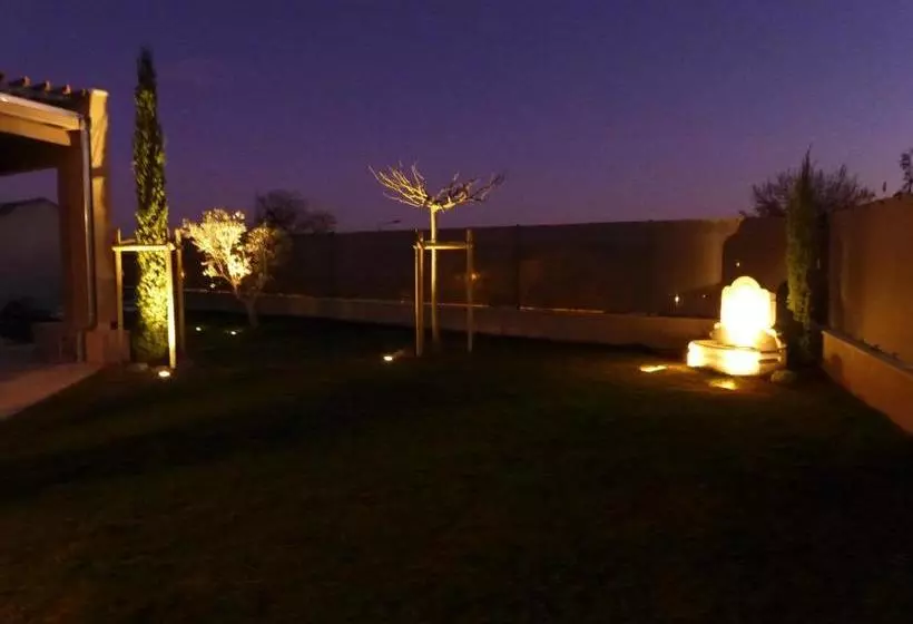 ベッドアンドブレックファースト Les Trois Oliviers