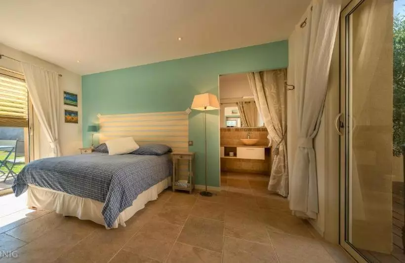 ベッドアンドブレックファースト Les Trois Oliviers