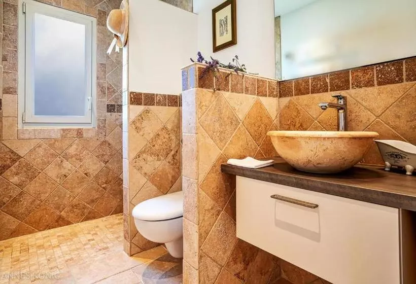 ベッドアンドブレックファースト Les Trois Oliviers