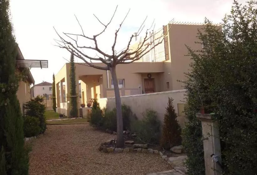 ベッドアンドブレックファースト Les Trois Oliviers