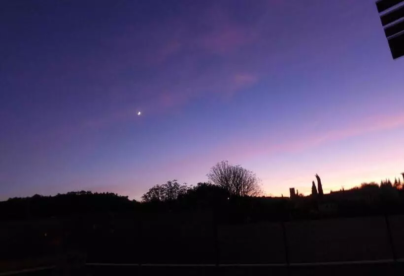 ベッドアンドブレックファースト Les Trois Oliviers