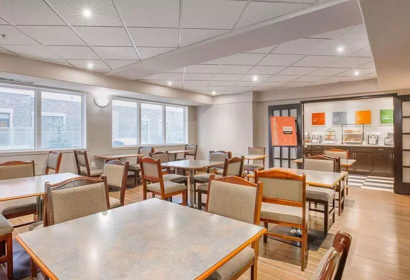 בית מלון כפרי Comfort Inn & Suites University