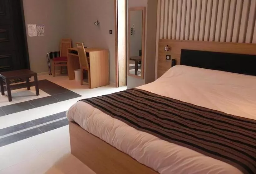 호텔 Hôtel Restaurant Au Tonnelier