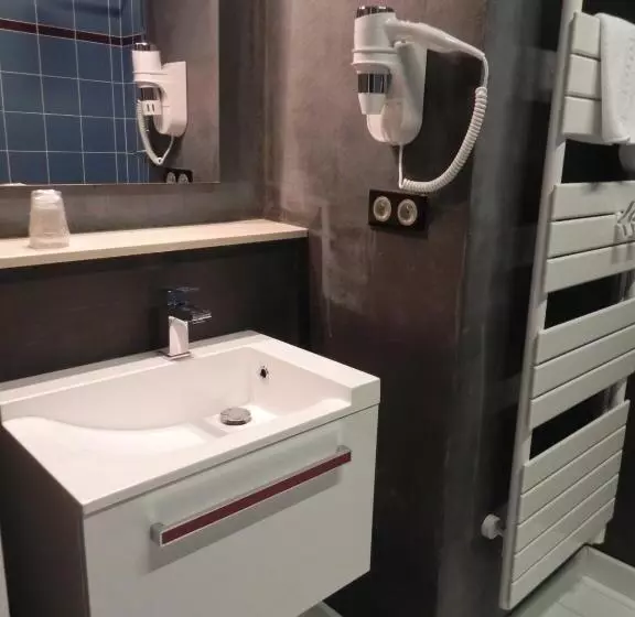 호텔 Hôtel Restaurant Au Tonnelier