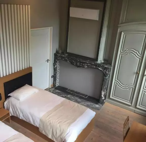 호텔 Hôtel Restaurant Au Tonnelier