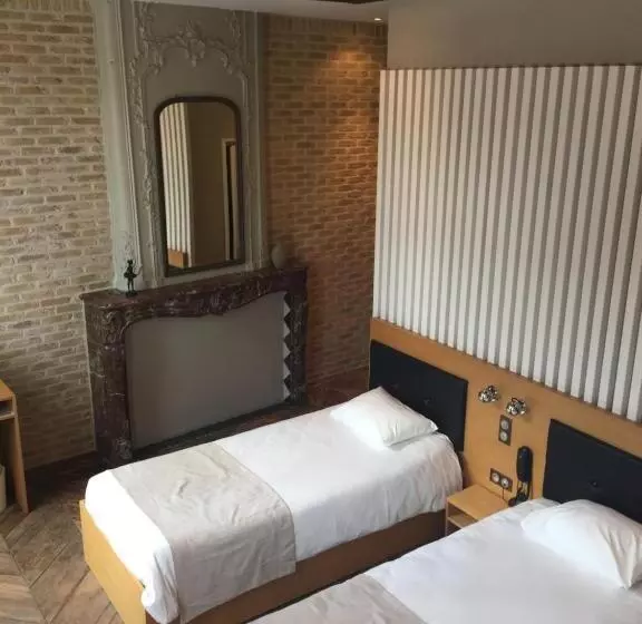 호텔 Hôtel Restaurant Au Tonnelier