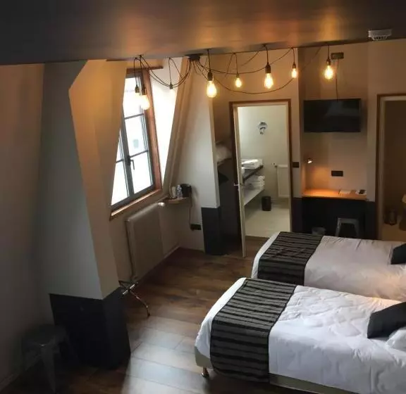 호텔 Hôtel Restaurant Au Tonnelier