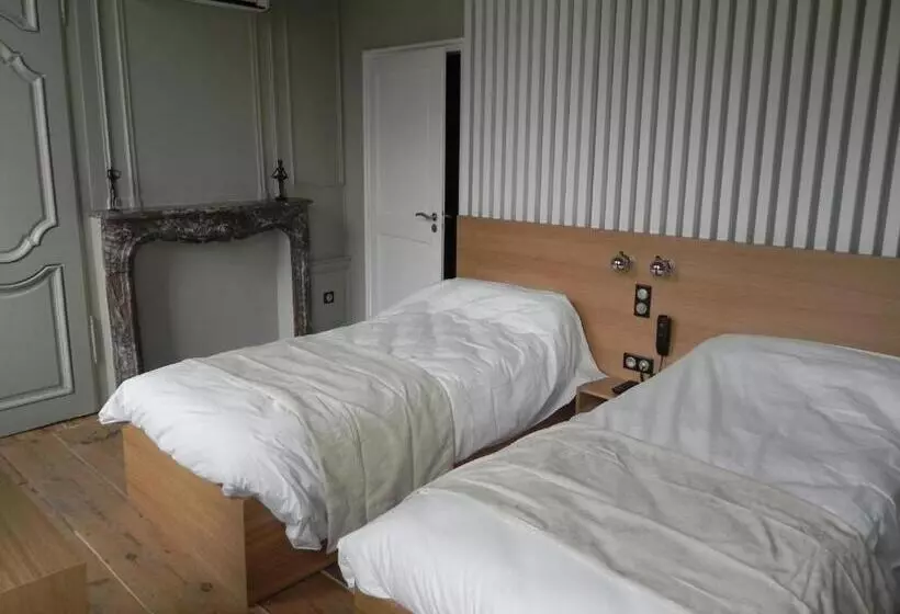 호텔 Hôtel Restaurant Au Tonnelier