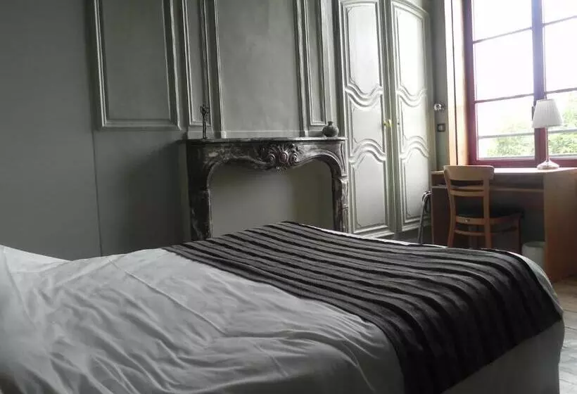 호텔 Hôtel Restaurant Au Tonnelier