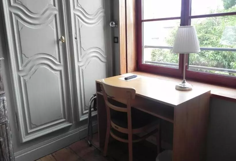 호텔 Hôtel Restaurant Au Tonnelier