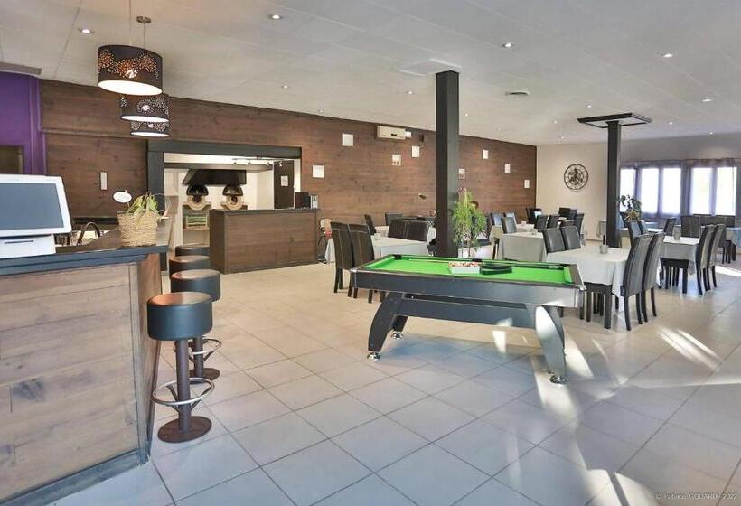 ホテル Hôtel Restaurant Les Lavandins