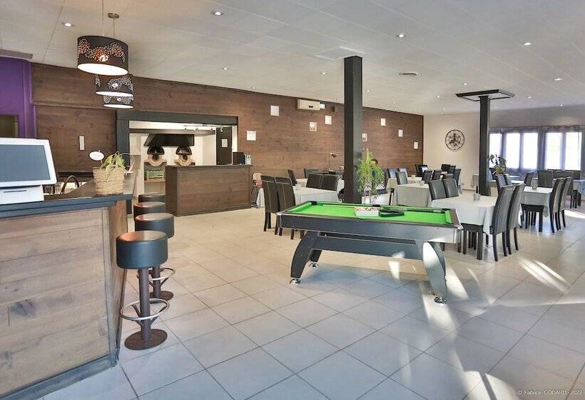 ホテル Hôtel Restaurant Les Lavandins