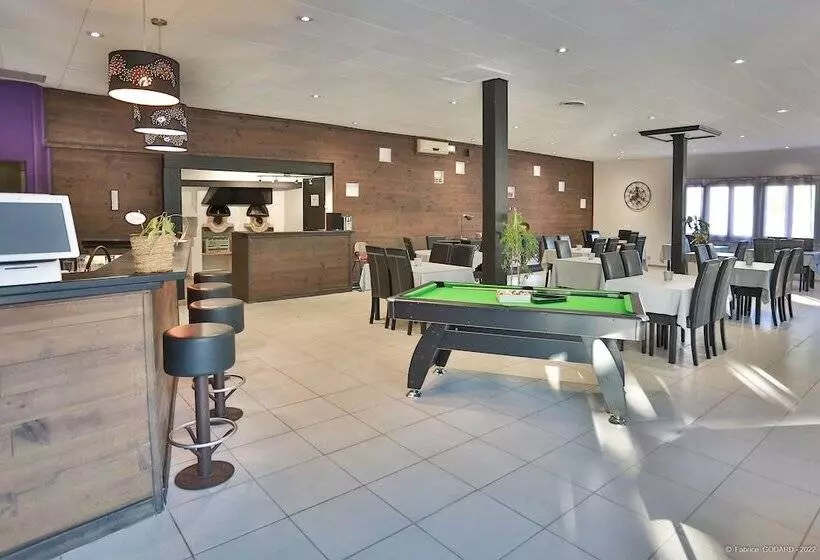 Отель Hôtel Restaurant Les Lavandins