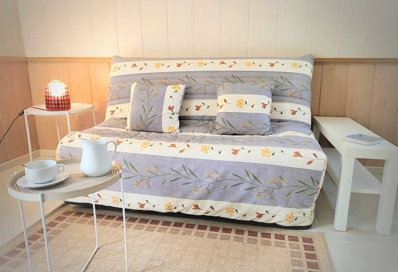 ホテル Hôtel Restaurant Les Lavandins