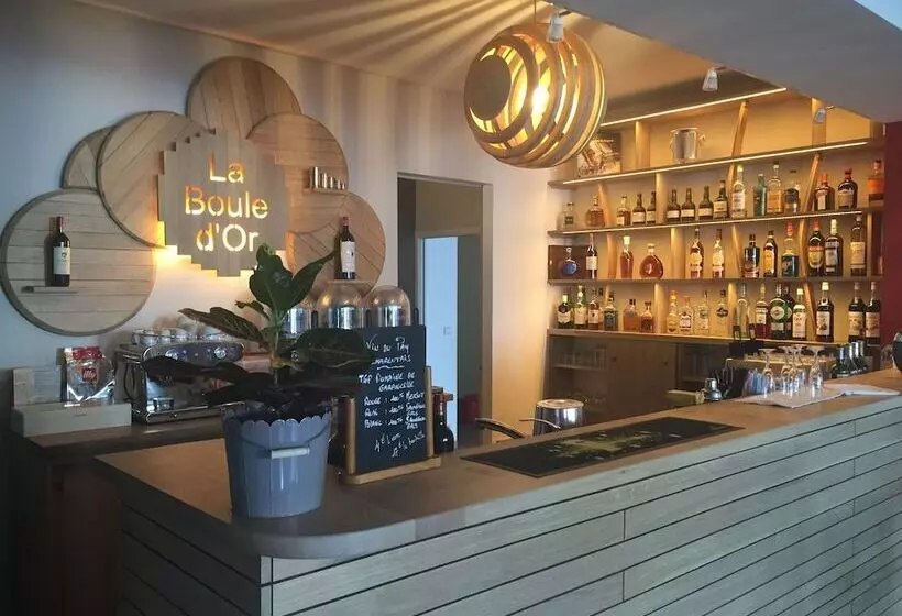 ホテル Hôtel Restaurant La Boule D'or