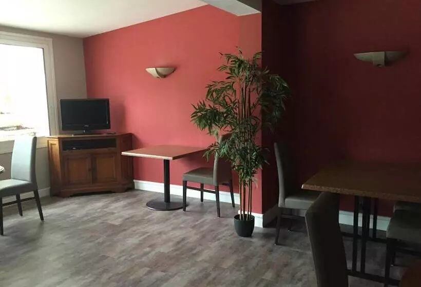 ホテル Hôtel Restaurant La Boule D'or