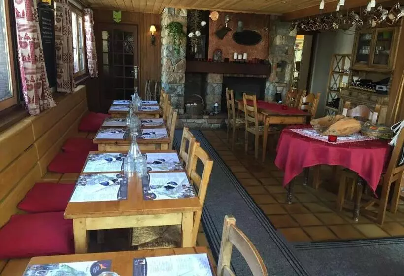 Отель La Foret De Maronne