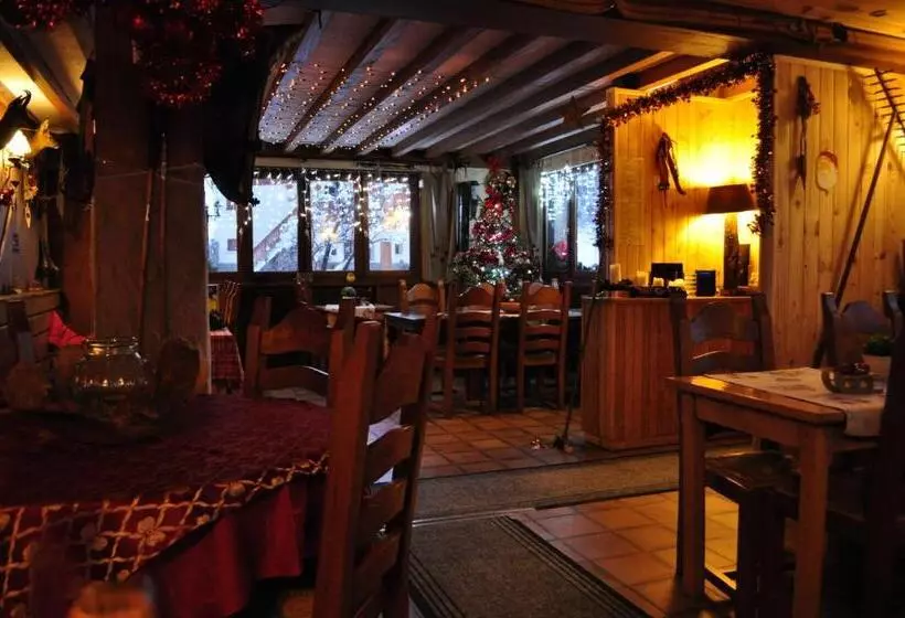 Отель La Foret De Maronne