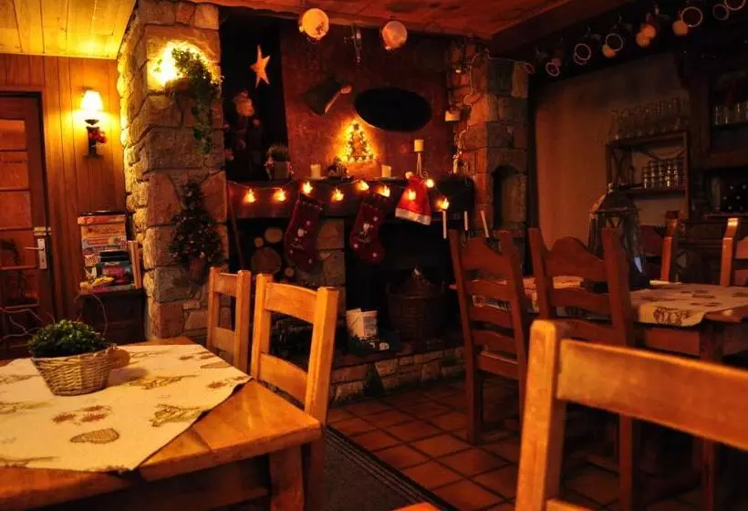 Отель La Foret De Maronne